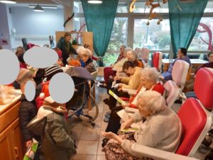 Les élèves de l'école Saint François de Cambrai se sont rendus à la résidence Pasteur pour l'interprétation de chansons de noël et la distribution de cartes de noël le jeudi 21/12…