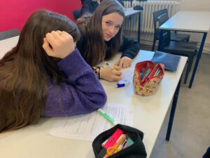 Les élèves de quatrième de l'Institution Saint Michel de Solesmes fonctionnent en atelier d’écriture afin d’inventer une nouvelle fantastique ! 1