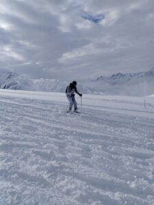 Les lycéens et quelques collégiens de l'Institution Jeanne d'Arc d'Aulnoye-Aymeries ont la chance de découvrir les joies de la montagne.... 9
