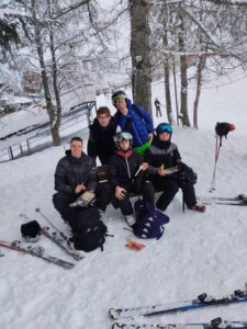 Les lycéens et quelques collégiens de l'Institution Jeanne d'Arc d'Aulnoye-Aymeries ont la chance de découvrir les joies de la montagne.... 3