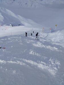 Les lycéens et quelques collégiens de l'Institution Jeanne d'Arc d'Aulnoye-Aymeries ont la chance de découvrir les joies de la montagne.... 7
