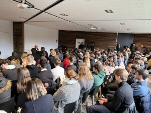 Nos élèves des métiers de l’Hôtellerie/Restauration du Lycée Notre Dame de la Providence d'Orchies ont assisté à une conférence de Bernard Boutboul, expert en marketing et en restauration