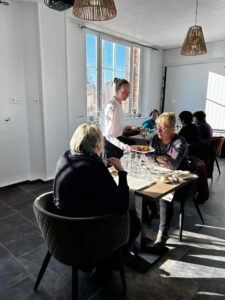 Un beau service de la classe de seconde professionnelle hôtellerie du Lycée Saint Pierre de Fourmies avec ce 4e TP de l'année ! 5