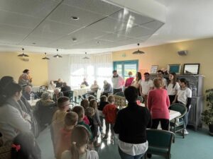 Activités intergénérationnelles pour les élèves de l'Institution St Pierre de Fourmies et les élèves de l'école Saint Joseph d'Anor. 14