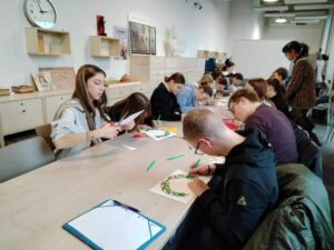 Cette année, l‘Institution Notre Dame de L'Assomption de Bavay poursuit le partenariat initié l’année dernière avec le forum antique de Bavay en lien avec les LCA (Langues et Cultures de l‘Antiquité) et l’histoire.