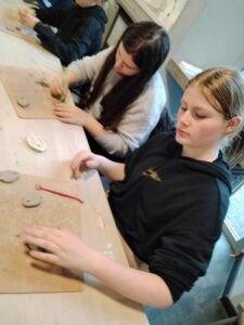 Cette année, l‘Institution Notre Dame de L'Assomption de Bavay poursuit le partenariat initié l’année dernière avec le forum antique de Bavay en lien avec les LCA (Langues et Cultures de l‘Antiquité) et l’histoire. 5