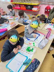La manipulation au cœur des apprentissage à l'école Saint Joseph de Villers-Outréaux. 3
