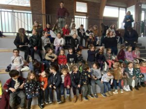 L’école Sainte Thérèse de Le Quesnoy a accueilli une star : Thomas Semence, guitariste de Jean-Louis Aubert et de Joyce Jonathan, pour un formidable spectacle. 4