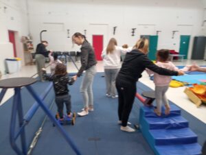 "Les arts du cirque" au centre Eclipse : De nouveaux ateliers pour les élèves de Petite Section de l'école Saint Bernard de Cambrai ! 1
