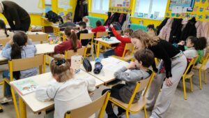 Les ce1.ce2 de l'école St Vincent de Paul de Dorignies ont accueilli 4 jeunes étudiants en médecine. 2