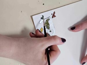 Les élèves de l'atelier d'écriture de l'Institution Notre Dame des Anges de Saint Amand les Eaux ont terminé leur lettrine après avoir fabriqué la couleur: un travail d'orfèvre qu'ils ont réussi avec brio! 8