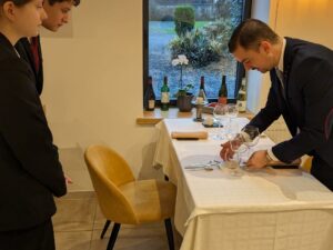 Les élèves du Lycée Hôtelier d'Orchies en visite à La Chaumière Restaurant de Beuvry la forêt. 2