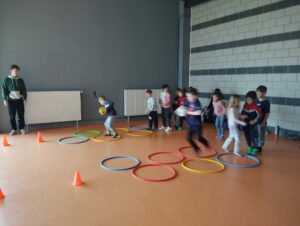 Les GS-CP de l'école Saint Martin de Nomain ont eu la chance d'accueillir 5 étudiants qui se destinent aux métiers de médecin, d'infirmière ou de kinésithérapeute.