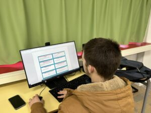 Les terminales MCV du Lycée Saint Pierre de Fourmies préparent leur jeu mono quizz sur le commerce pour les portes ouvertes du 16 mars prochain ! 2