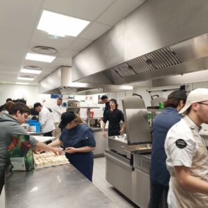 Dans le cadre du voyage Normand, les élèves du lycée hôtelier d'Orchies se démènent !!