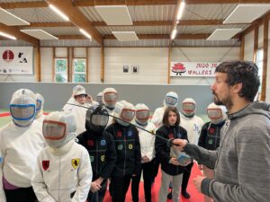 Début du cycle escrime pour les cm1, cm1/cm2 et cm2 de l'école Saint Joseph de Wallers avec Sébastien, maître d’armes 9