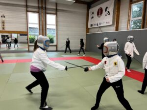 Début du cycle escrime pour les cm1, cm1/cm2 et cm2 de l'école Saint Joseph de Wallers avec Sébastien, maître d’armes 3