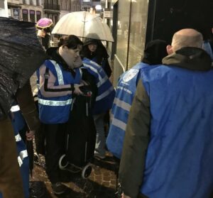 Elèves et enseignants de l'Institution Notre Dame de la Providence d'Orchies ont bravé le froid et la pluie pour une maraude pleine d'empathie.