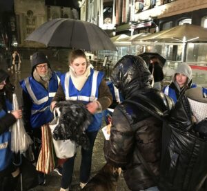 Elèves et enseignants de l'Institution Notre Dame de la Providence d'Orchies ont bravé le froid et la pluie pour une maraude pleine d'empathie. 4