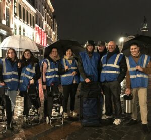 Elèves et enseignants de l'Institution Notre Dame de la Providence d'Orchies ont bravé le froid et la pluie pour une maraude pleine d'empathie. 5