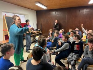 Grand départ pour La Chapelle d'Abondance, premier arrêt petit-déjeuner. 9