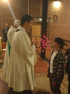 Les jeunes de l' Institution Saint Jean de Douai ont reçu leur croix 5