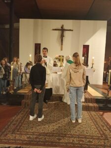 Les jeunes de l' Institution Saint Jean de Douai ont reçu leur croix 6