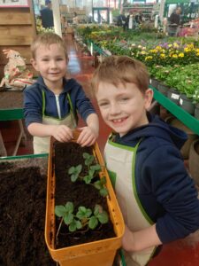 Premier jour du printemps pour les plus jeunes de l'école Saint Martin de Nomain. 10
