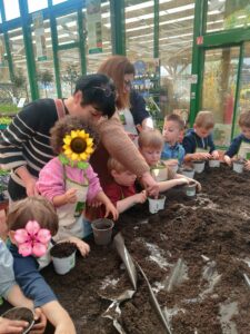 Premier jour du printemps pour les plus jeunes de l'école Saint Martin de Nomain. 2