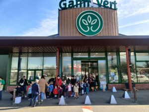 Premier jour du printemps pour les plus jeunes de l'école Saint Martin de Nomain.