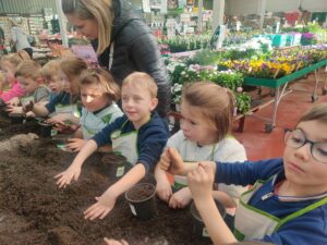 Premier jour du printemps pour les plus jeunes de l'école Saint Martin de Nomain. 3