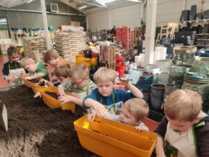 Premier jour du printemps pour les plus jeunes de l'école Saint Martin de Nomain. 4