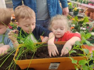 Premier jour du printemps pour les plus jeunes de l'école Saint Martin de Nomain. 5