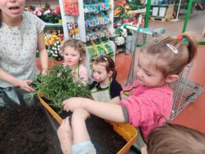 Premier jour du printemps pour les plus jeunes de l'école Saint Martin de Nomain. 8