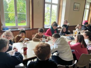 Le 17 avril, les élèves de l'école Marie-Immaculée de Valenciennes se sont préparés au sacrement de l'Eucharistie. 8