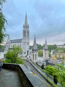 Les pèlerins de l'ensemble Saint Luc de Cambrai et La Sagesse Valenciennes sont bien arrivés à Lourdes. 15