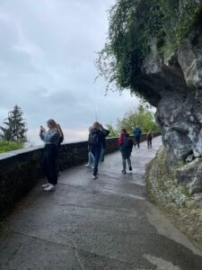 Les pèlerins de l'ensemble Saint Luc de Cambrai et La Sagesse Valenciennes sont bien arrivés à Lourdes. 16