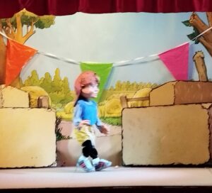 Magnifique spectacle de marionnettes (Mariska) "Les jeux du stade"... pour les enfants de l'école Saint Martin de Nomain. 1