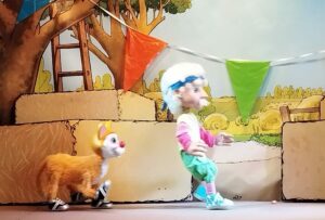 Magnifique spectacle de marionnettes (Mariska) "Les jeux du stade"... pour les enfants de l'école Saint Martin de Nomain. 2