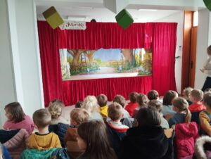 Magnifique spectacle de marionnettes (Mariska) "Les jeux du stade"... pour les enfants de l'école Saint Martin de Nomain. 5