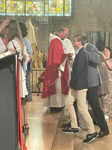Ce samedi 25 mai, un bon groupe d'élèves du Lycée Notre Dame de Valenciennes ont reçu le sacrement de la Confirmation en l'église Saint Géry de Valenciennes. 1