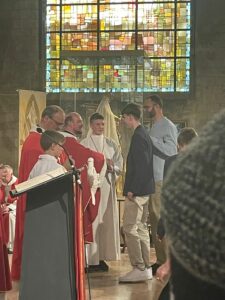 Ce samedi 25 mai, un bon groupe d'élèves du Lycée Notre Dame de Valenciennes ont reçu le sacrement de la Confirmation en l'église Saint Géry de Valenciennes.