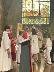 Ce samedi 25 mai, un bon groupe d'élèves du Lycée Notre Dame de Valenciennes ont reçu le sacrement de la Confirmation en l'église Saint Géry de Valenciennes. 5