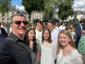 Ce samedi 25 mai, un bon groupe d'élèves du Lycée Notre Dame de Valenciennes ont reçu le sacrement de la Confirmation en l'église Saint Géry de Valenciennes. 7