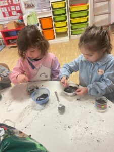 Journée plantation pour les élèves de la classe de TPS/PS de l'école Notre Dame de la Renaissance de Somain 7