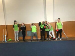 Les Cm2 de l'école de la Sainte Union de Douai ne pouvaient pas vivre un projet Harry Potter sans aborder l'activité de Quidditch. 12
