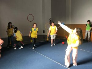 Les Cm2 de l'école de la Sainte Union de Douai ne pouvaient pas vivre un projet Harry Potter sans aborder l'activité de Quidditch. 15