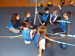 Les Cm2 de l'école de la Sainte Union de Douai ne pouvaient pas vivre un projet Harry Potter sans aborder l'activité de Quidditch. 3