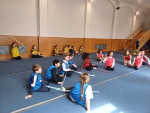 Les Cm2 de l'école de la Sainte Union de Douai ne pouvaient pas vivre un projet Harry Potter sans aborder l'activité de Quidditch. 4