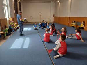 Les Cm2 de l'école de la Sainte Union de Douai ne pouvaient pas vivre un projet Harry Potter sans aborder l'activité de Quidditch. 5